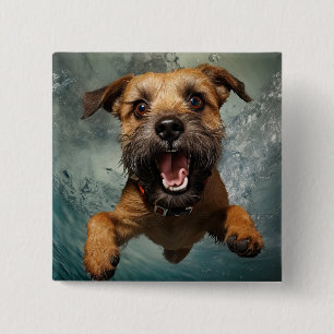 Spielefreudiger Hund Schwimmt Unterwasser Design Button