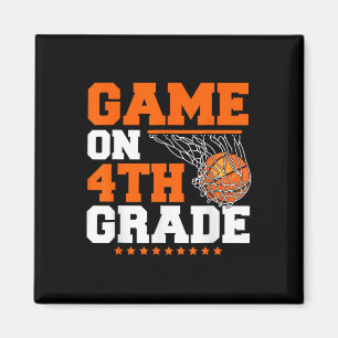 Spielen auf dem vierten Basketball der ersten Klas Magnet