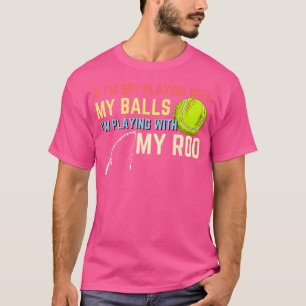 Spielen mit meinen Ballen, die mit meinem Hochseef T-Shirt