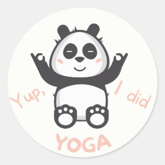 Spielen Sie Yoga wie ein Panda Runder Aufkleber