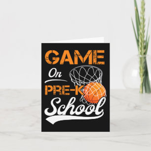 Spielen vor dem Basketball am ersten Schultag Karte