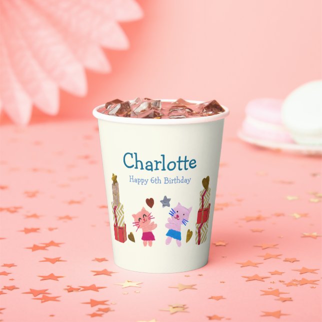 Spielende Katzen mit Geschenken Gelbes Kindergebur Pappbecher (Insitu)