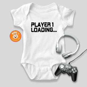 Spieler 1 lädt Schwangerschaftsankündigung für Gam Baby Strampler