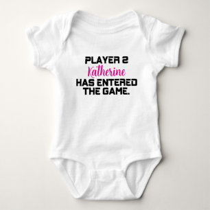 Spieler 2 ist mit dem Namen Introductio eingetroff Baby Strampler