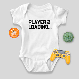 Spieler 2 lädt Schwangerschaftsankündigung der Gam Baby Strampler