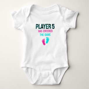 Spieler 5 hat das Game Baby Gift Player 5, Baby Strampler