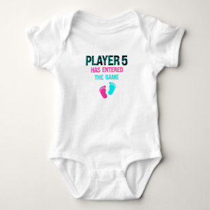 Spieler 5 hat das Game Baby Gift Player 5, Strampler