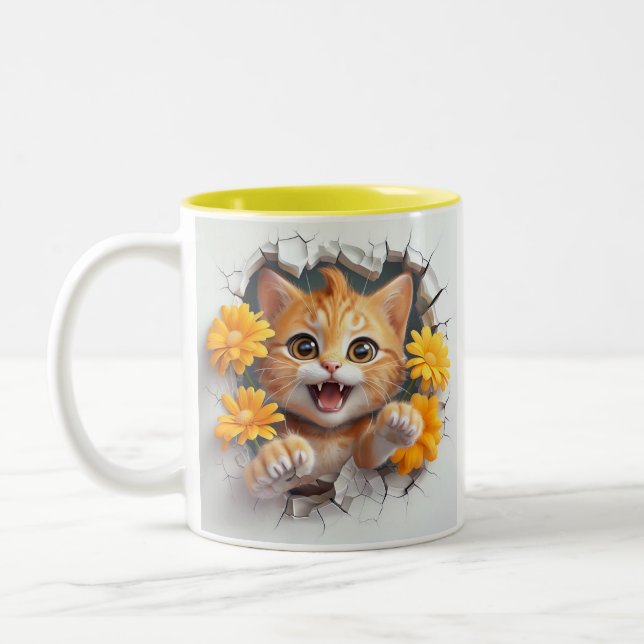 Spielerisch Orange Tabby Kitten bricht durch eine  Zweifarbige Tasse (Links)