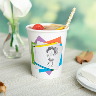 Spielerische Girl Sketch Zeichnend mit farbenfrohe Pappbecher