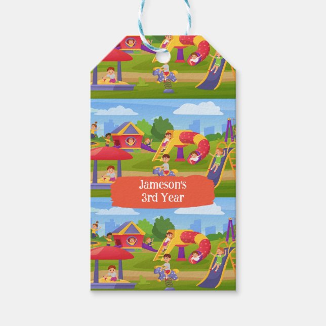Spielerischer Cartoon Kinderspielplatz Name Geschenkanhänger (Vorderseite)