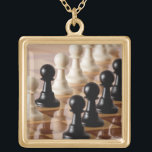 Spielplätze auf dem Schachbrett Vergoldete Kette<br><div class="desc">Schwarz-Weiß-Schachstücke</div>