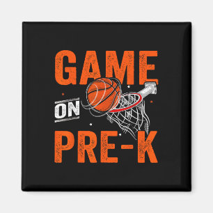 Spielspass vor dem Bysketbyll Erster Schultag Magnet