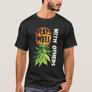 Spielt gut mit anderen lustig Upside Down Ananas T-Shirt