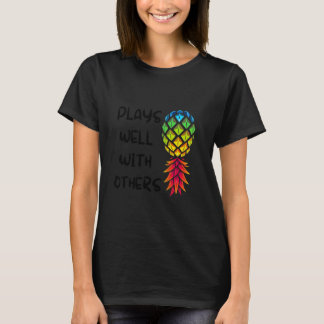 Spielt gut mit anderen Swinger-Lebensstil Schlüpfr T-Shirt