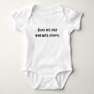 Spielt nicht gut mit anderen. baby strampler