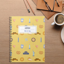 Spielvolles NYC Muster Yellow Name Spiral Notebook Notizblock