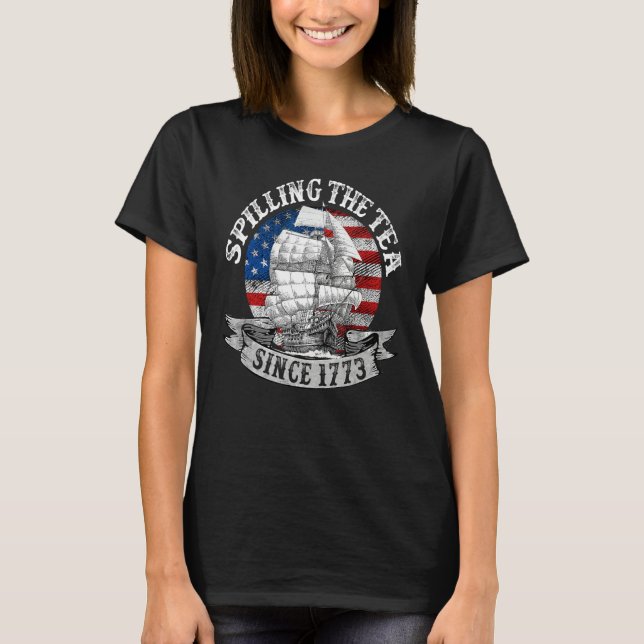 Spilling The Tea Since 1773 Patriotic 4th Of July  T-Shirt (Vorderseite)