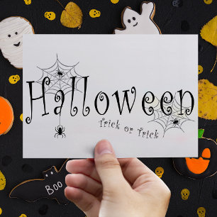 Spinnennetze und Spinnen über Halloween Postkarte