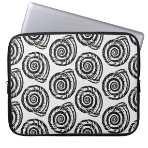 Spiral Seashell Block Print, Schwarz/Weiß Laptopschutzhülle