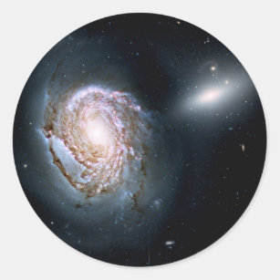 Spiralarm NGC 4911 in der Koma-Gruppe Runder Aufkleber