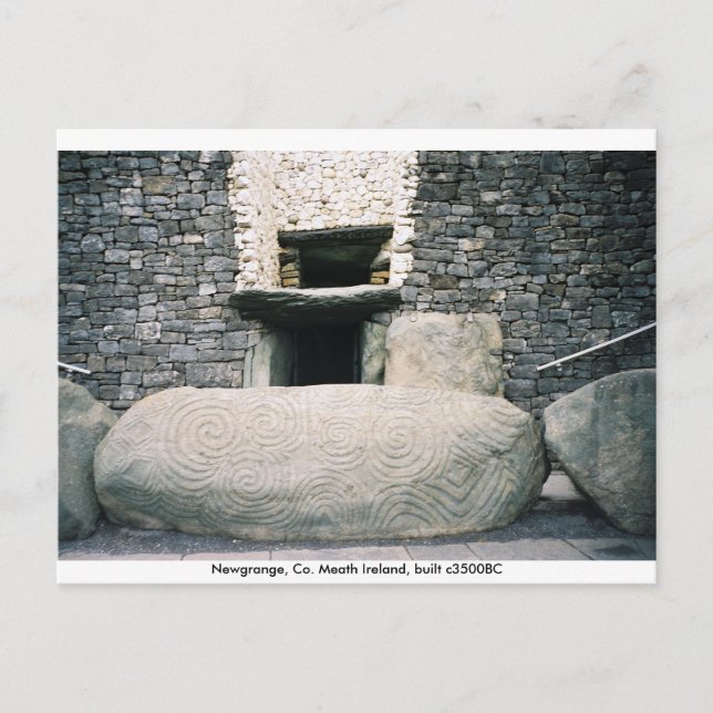 Spiralsymbole curbstone, Newgrange, Irland Postkarte (Vorderseite)