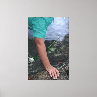 Spiritual Offering of Flowers to Iemanjá in Sacred Leinwanddruck