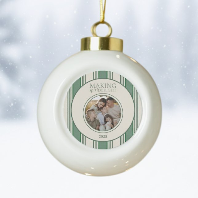 Spirituosen hellen 2 Foto Strip Holiday Keramik Kugel-Ornament (Gift holiday memories with this Making Spirits Bright Two Photo Stripe Holiday Ceramic Ornament!)