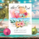 Spirituosen machen Glühwürmchen Tropical Beach Coc Feiertagskarte<br><div class="desc">Die Tropische Weihnachtskarte bietet einen Aquarellsonnenuntergang,  Cocktails,  Hibiskus-Blume und palmenfarbene Blätter mit der Beschriftung "Making Spirits Bright" in handgeschriebenem Stil.</div>