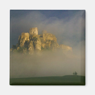Spissky hrad im Nebel, Slowakei 2 Magnet