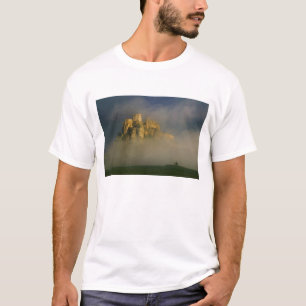 Spissky hrad im Nebel, Slowakei 2 T-Shirt