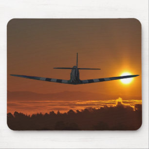 Spitfire fliegt in den Sonnenaufgang Mousepad