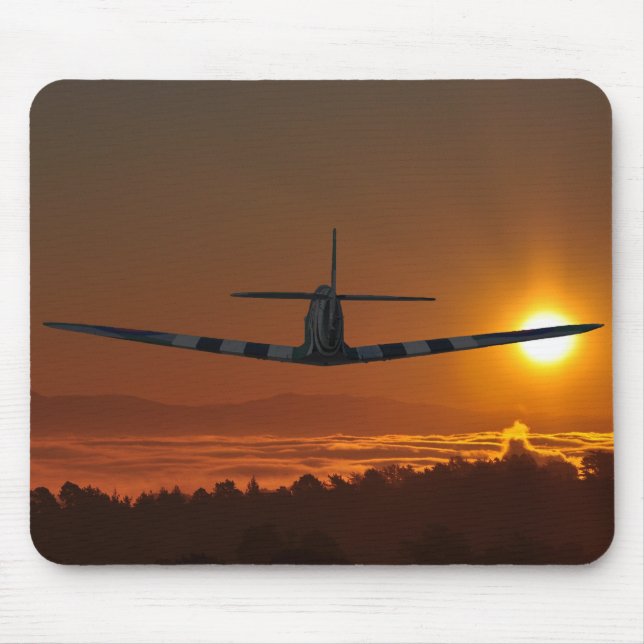Spitfire fliegt in den Sonnenaufgang Mousepad (Vorne)