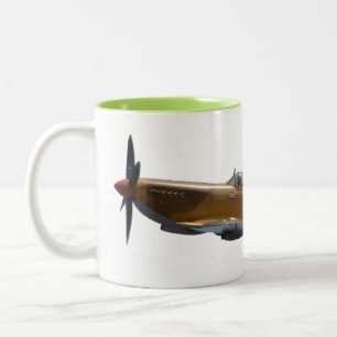 Spitfire von der Luftschlacht um England Zweifarbige Tasse