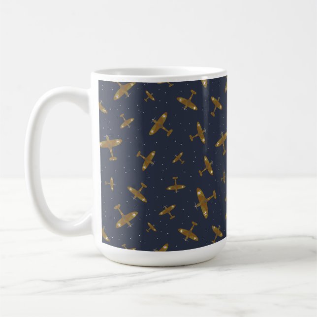 Spitfire War Flugzeug Muster auf Navy Blue Kaffeetasse (Links)