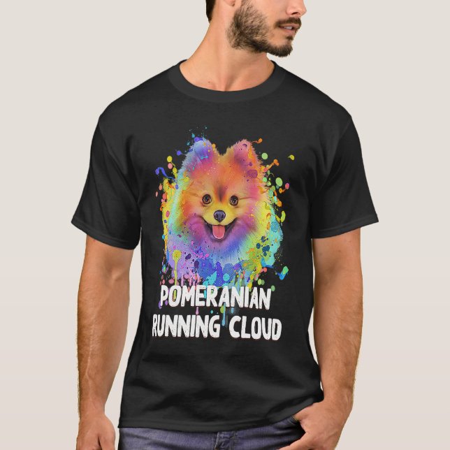 Spitz, der Cloud Hunde Humor betreibt, bekommt Pom T-Shirt (Vorderseite)