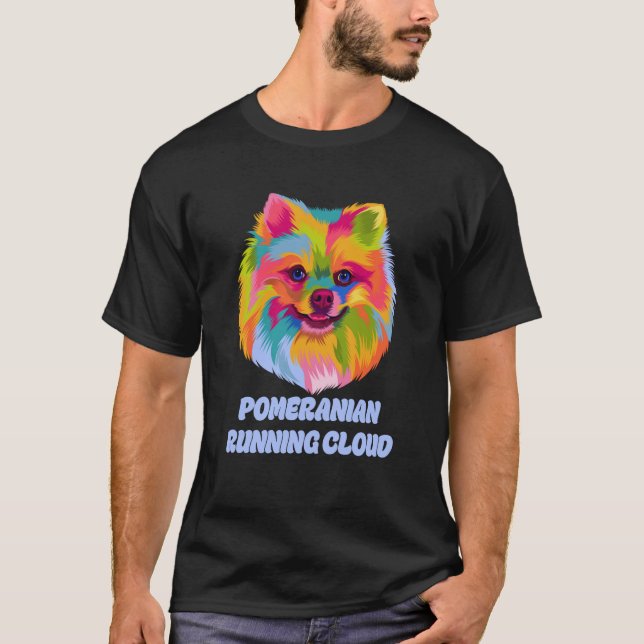 Spitz, der Cloud Hunde Humor betreibt, bekommt Pom T-Shirt (Vorderseite)