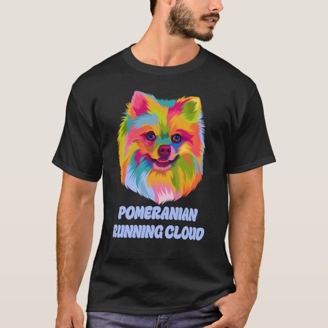 Spitz, der Cloud Hunde Humor betreibt, bekommt Pom T-Shirt (Vorderseite)