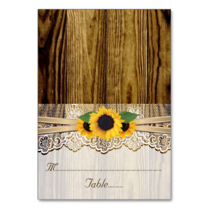 Spitze und Sonnenblumen auf Holztischkarten für di Tischnummer