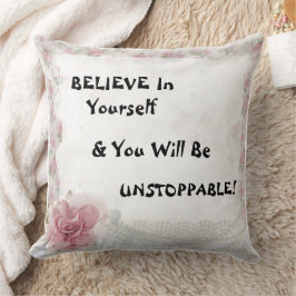 Spitzen und rosa, blumengeschmückte Kissen für sie