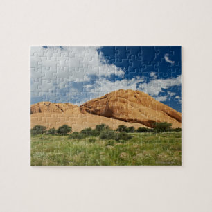 Spitzkoppe oder Spitzkuppe, trockener Berg Puzzle