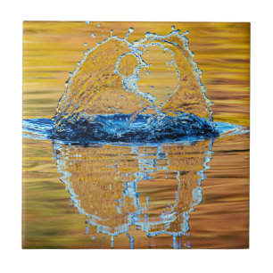Splash auf einen Fall Abend Fliese