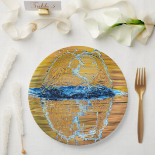 Splash auf einen Fall Abend Pappteller