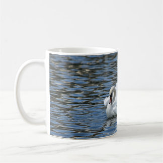 Splashing Swan auf Tasse