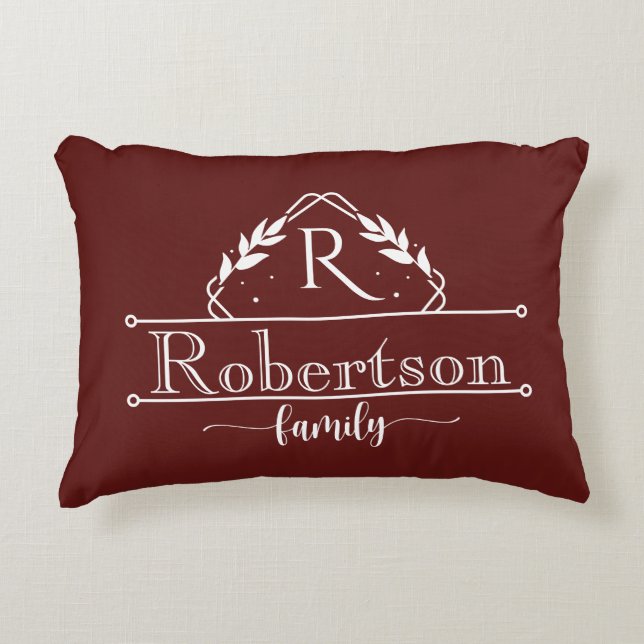 Split Monogram Family Name Deep Burgundy Frame Dekokissen (Vorderseite)