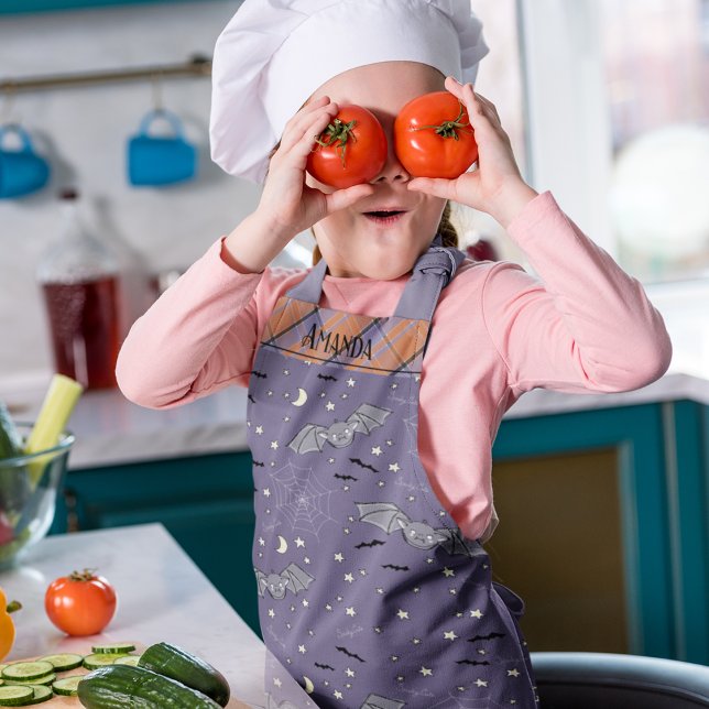 Spookokke Niedliche Fledermäuse Kids Halloween Lil Schürze (Spooky Halloween Purple and Orange Plaid Apron for Kids. Hand Drawn Cute Bats, Stars & Spiderwebs)