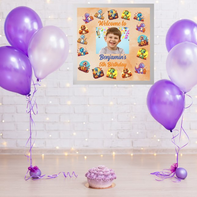 Spooky Baby Dinosaur Thema Kindergeburtstag Party Poster (Von Creator hochgeladen)