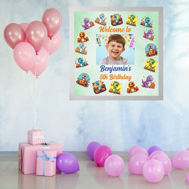 Spooky Baby Dinosaur Thema Kindergeburtstag Party Poster (Von Creator hochgeladen)