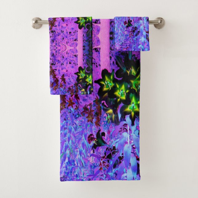 Spooky Black and Crimson Lily Garden Landschaft Badhandtuch Set (Insitu)