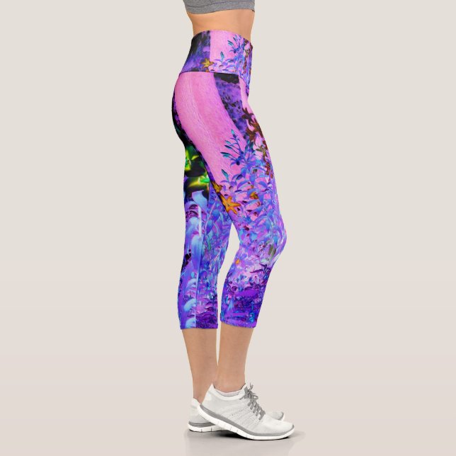 Spooky Black and Crimson Lily Garden Landschaft Capri Leggings (Rechts)