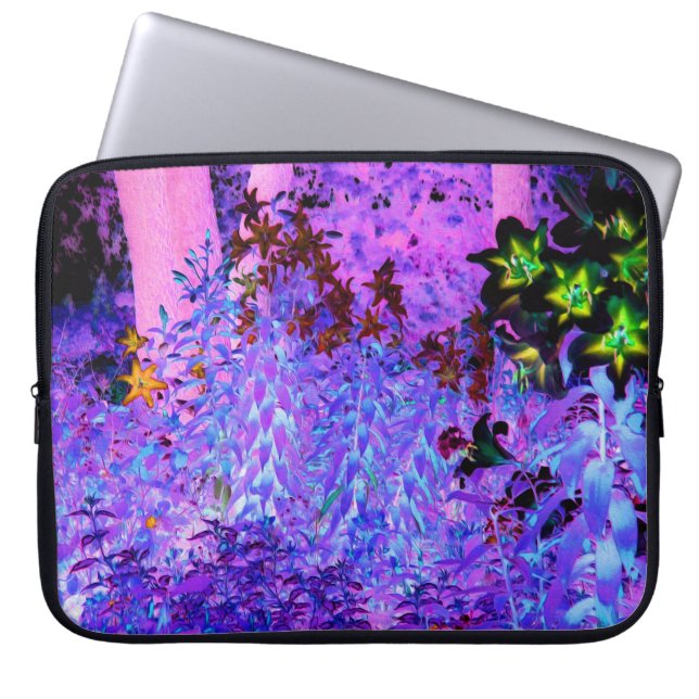 Spooky Black and Crimson Lily Garden Landschaft Laptopschutzhülle (Vorderseite)